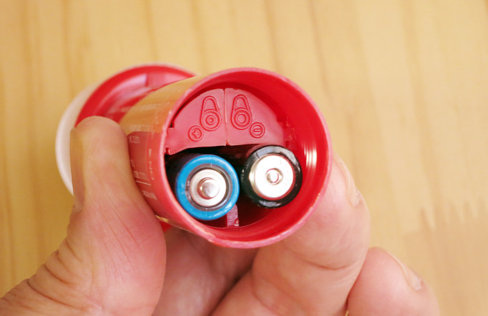 KS-100L3の電池の入れ方の方向案内